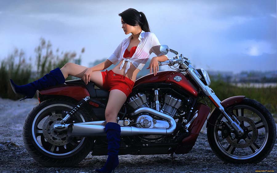 Beautiful girls and motorcycles in Cucuta