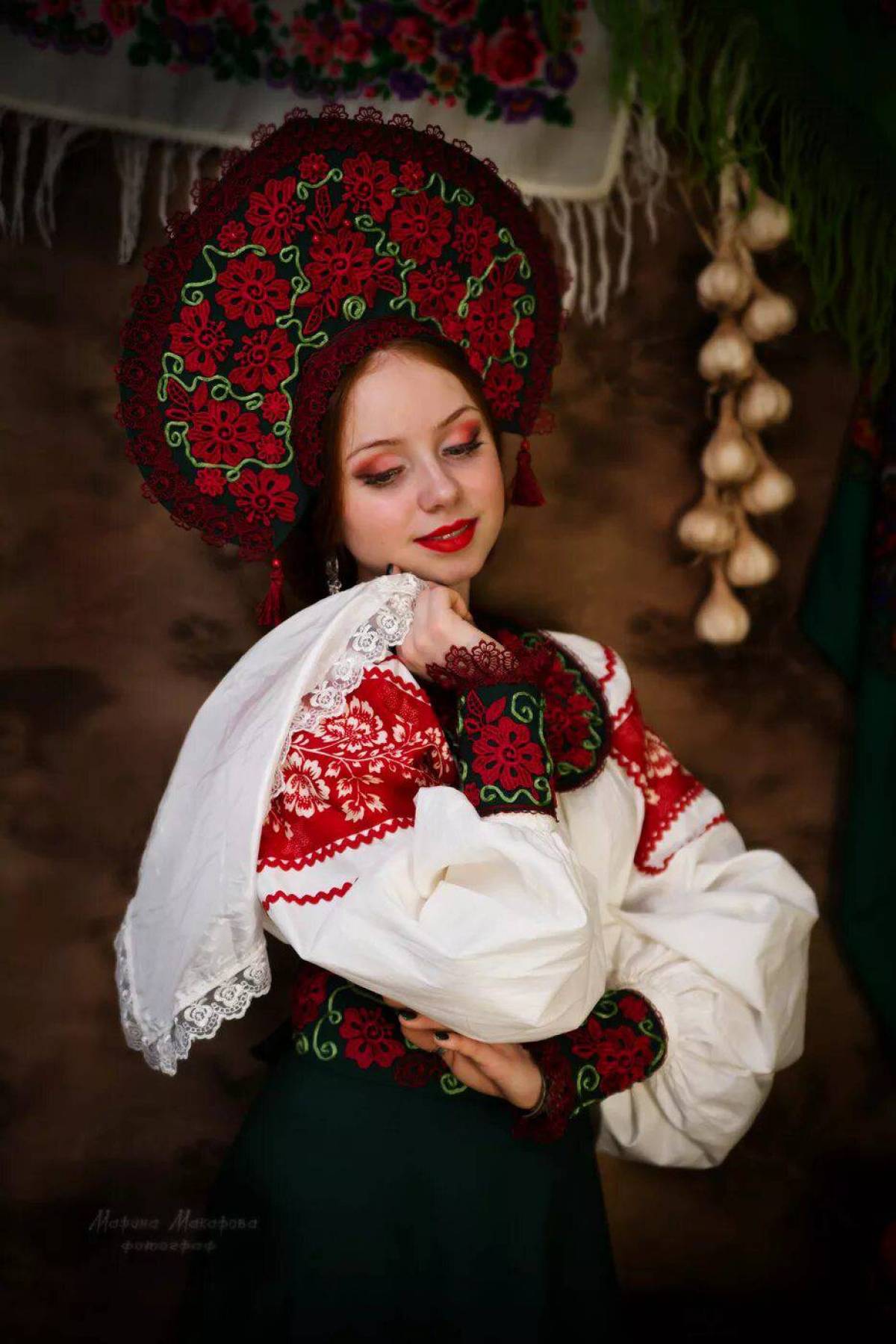 Women in Slavic costumes underwear in Cucuta