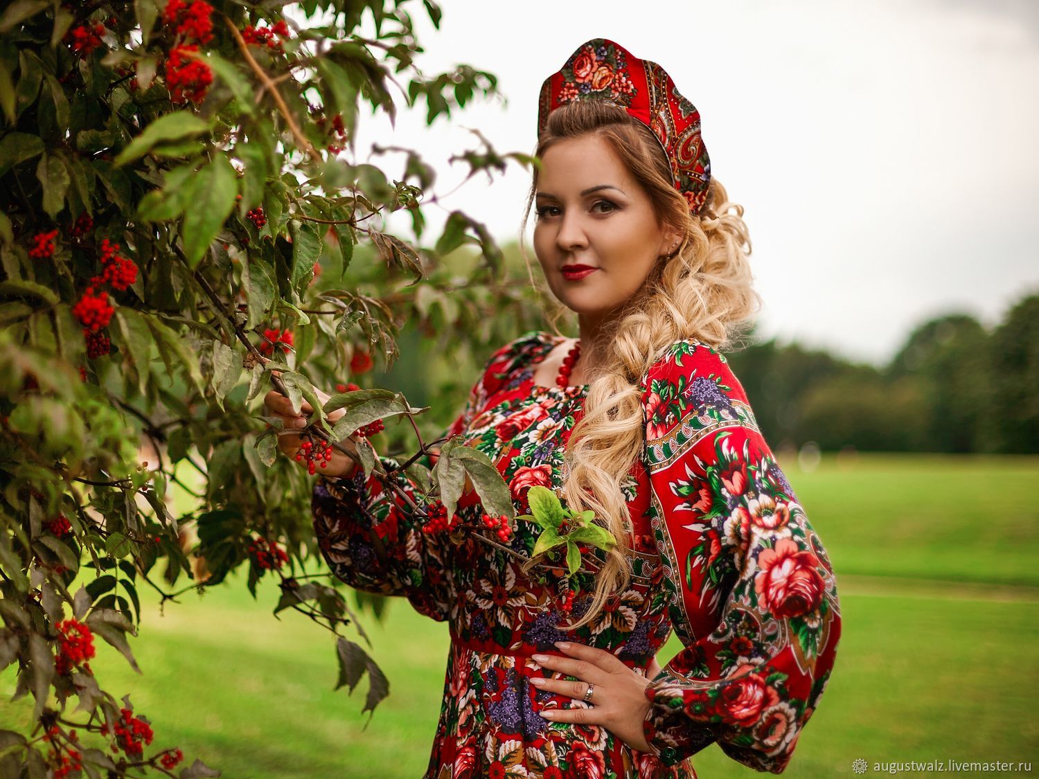 Women in Slavic costumes in Cucuta