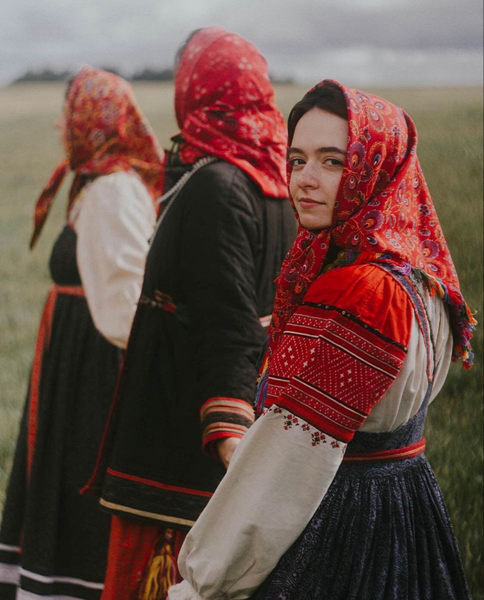 Women in Slavic costumes in Cucuta