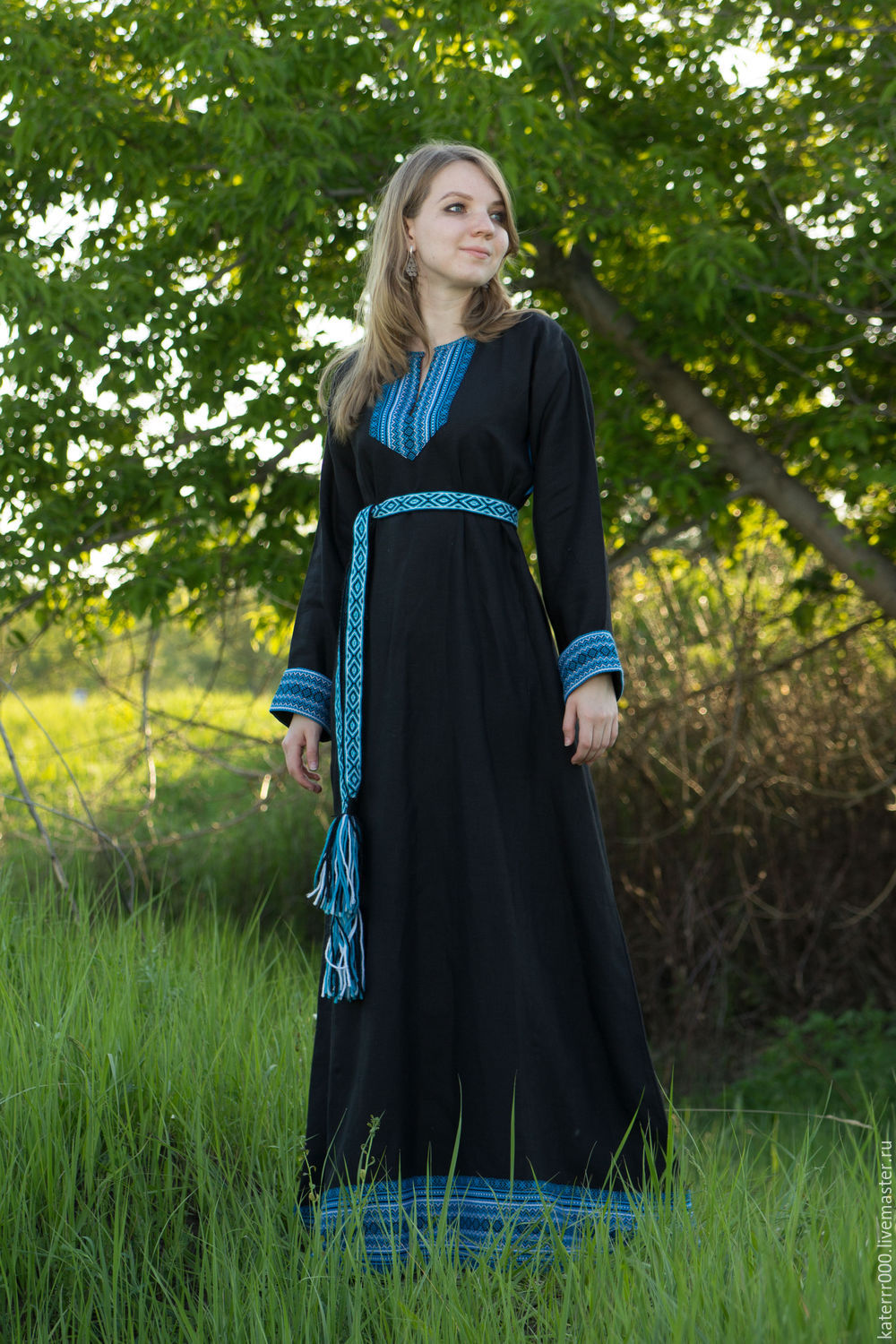 Women in Slavic costumes in Cucuta