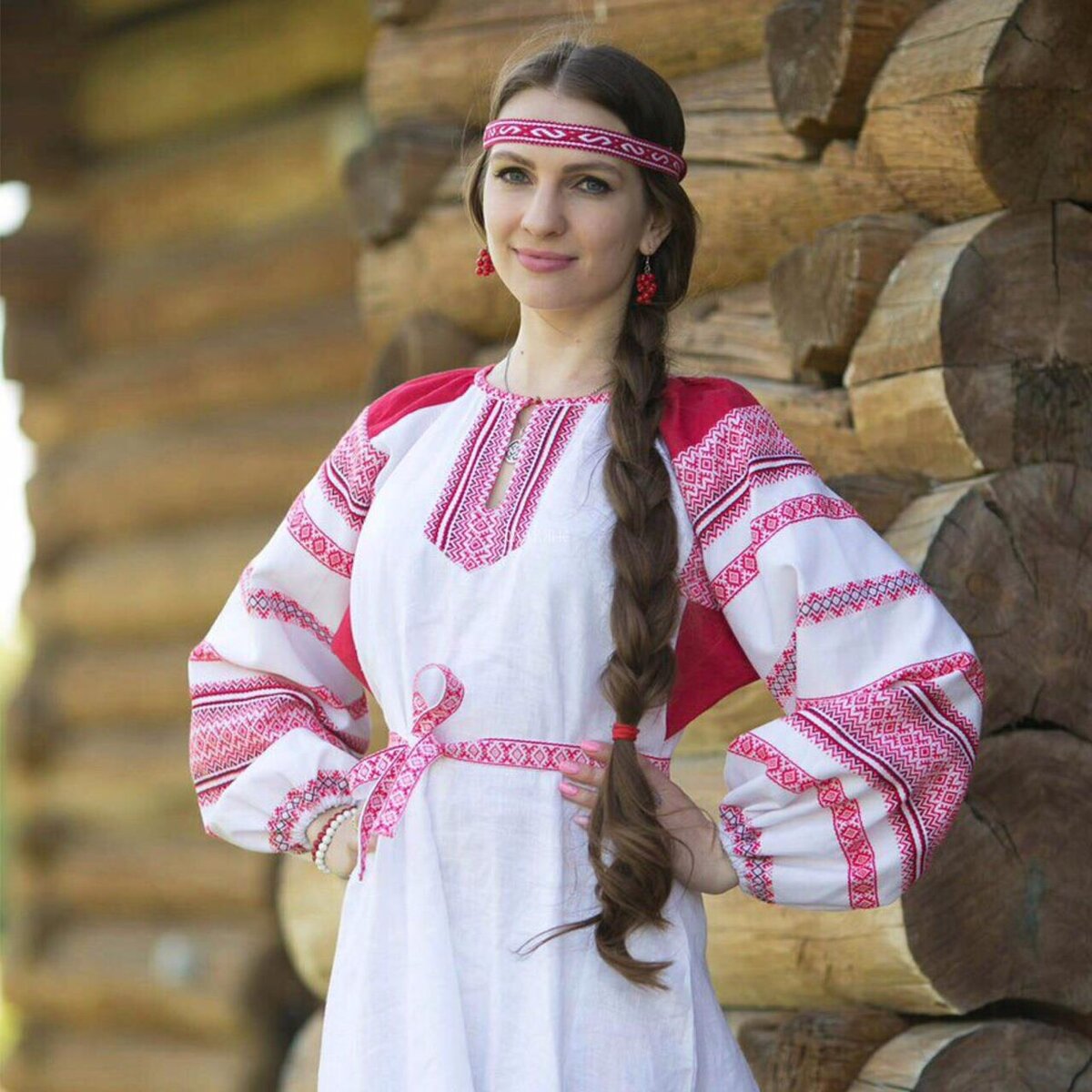 Girls in Slavic costumes in Cucuta