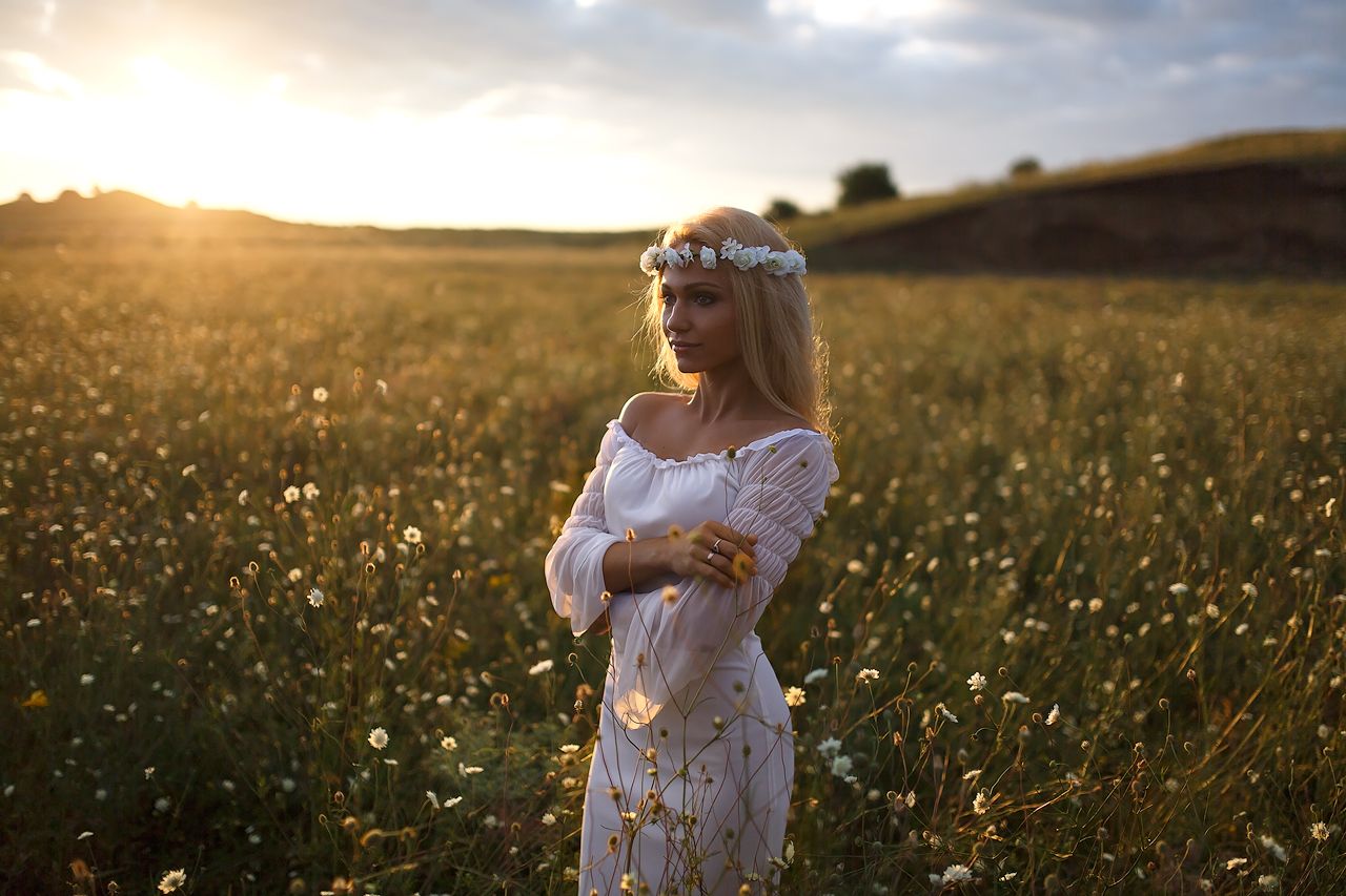 Girls in Slavic costumes in Cucuta