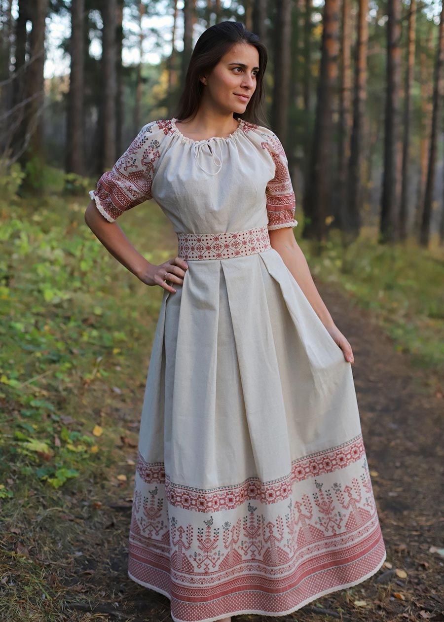 Girls in Slavic costumes in Cucuta