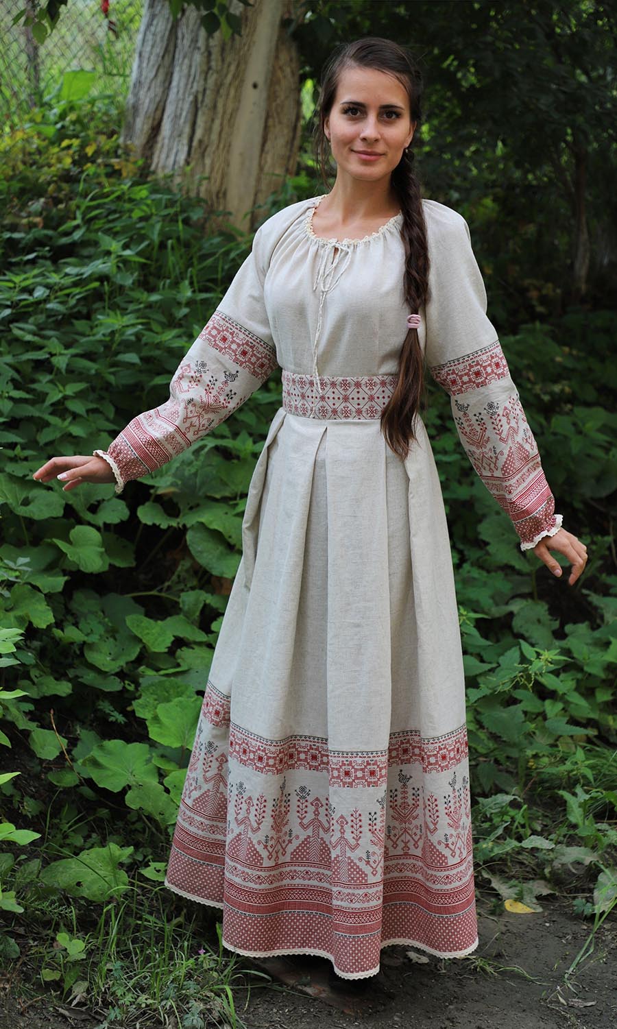 Girls in Slavic costumes in Cucuta