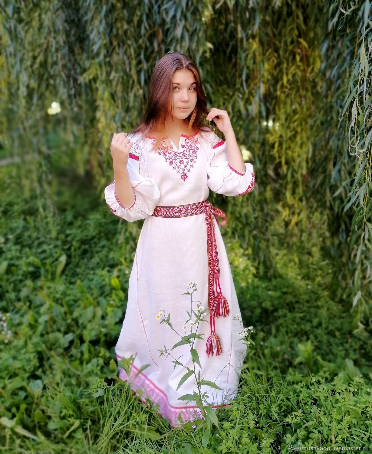 Girl Girls in Slavic costumes in Cucuta